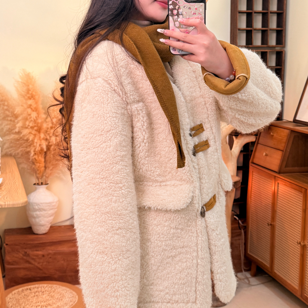 时尚撞色盘扣V领羊羔毛外套女秋冬新款宽松白搭皮毛一体上衣6395