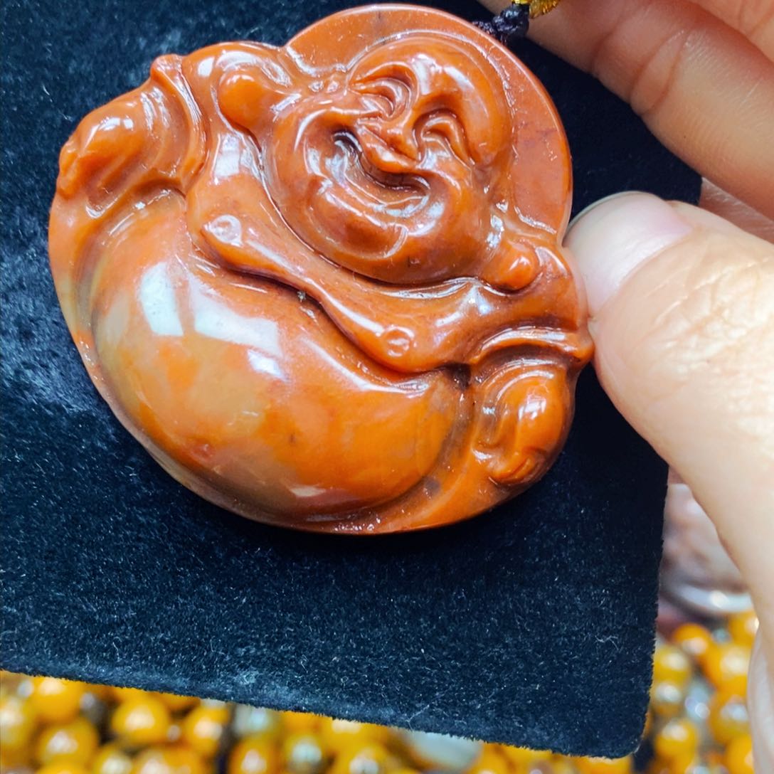 未镶嵌石英质玉（黄龙玉）颈饰