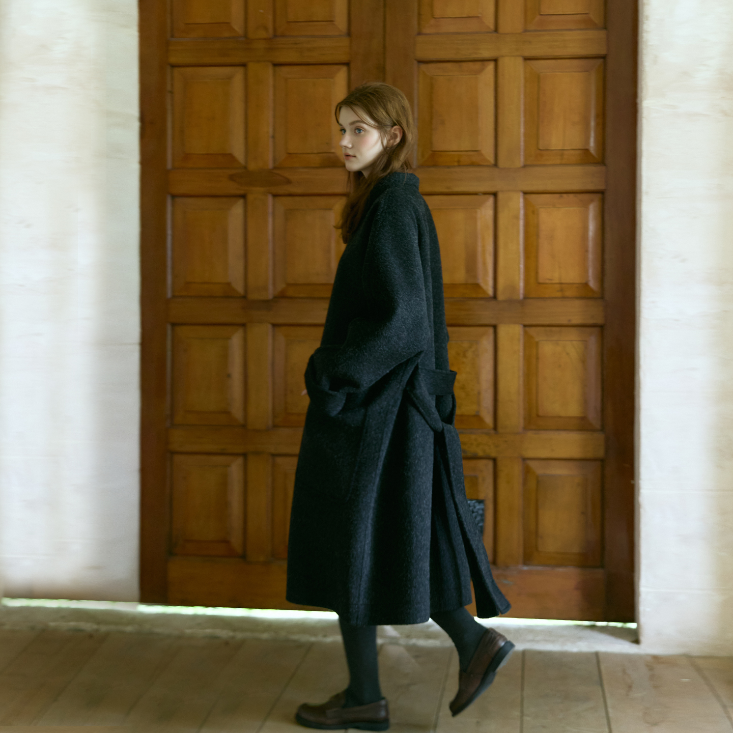 2025新款廓羊毛桑蚕丝羊驼混纺绒牛角扣收腰大衣外套黑色慵懒通勤