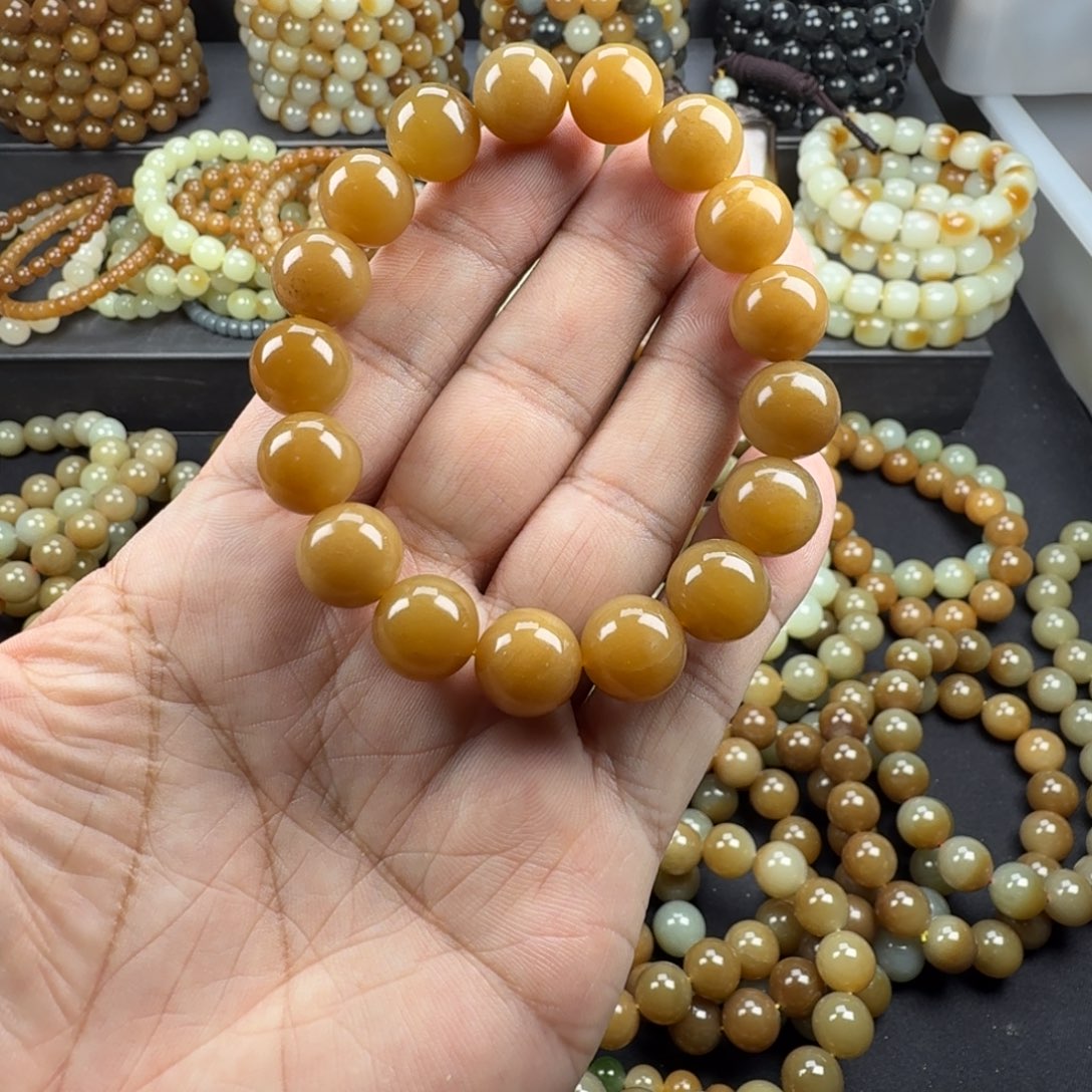 青***物和田玉未镶嵌手链