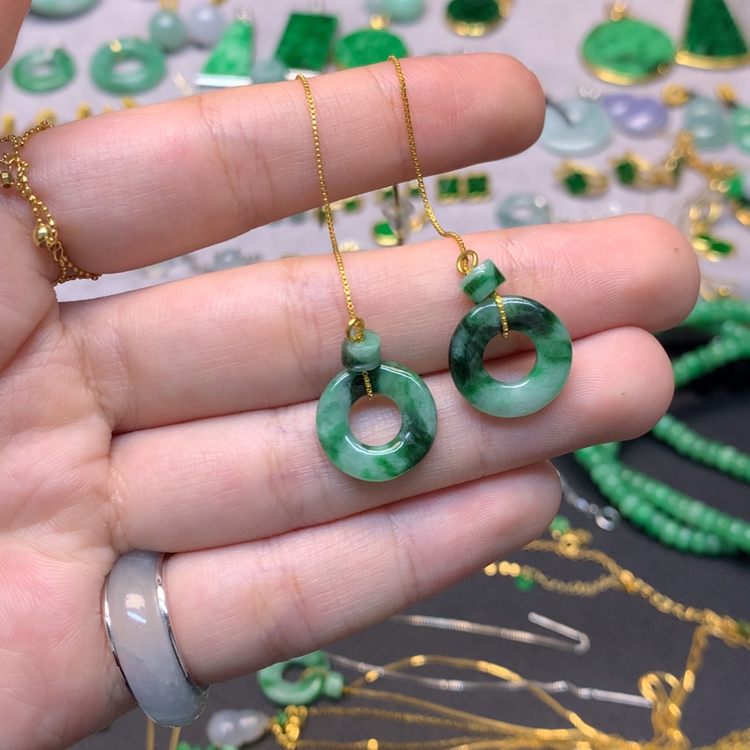 翡翠未镶嵌颈饰有纹裂