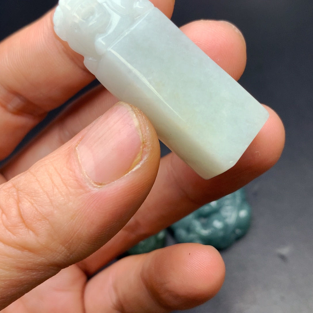 翡翠未镶嵌颈饰翡翠首饰和翡翠珠宝