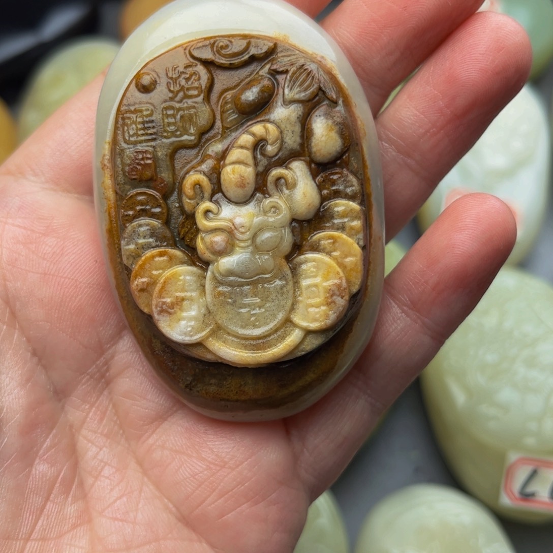 石材方解石手把件貔貅