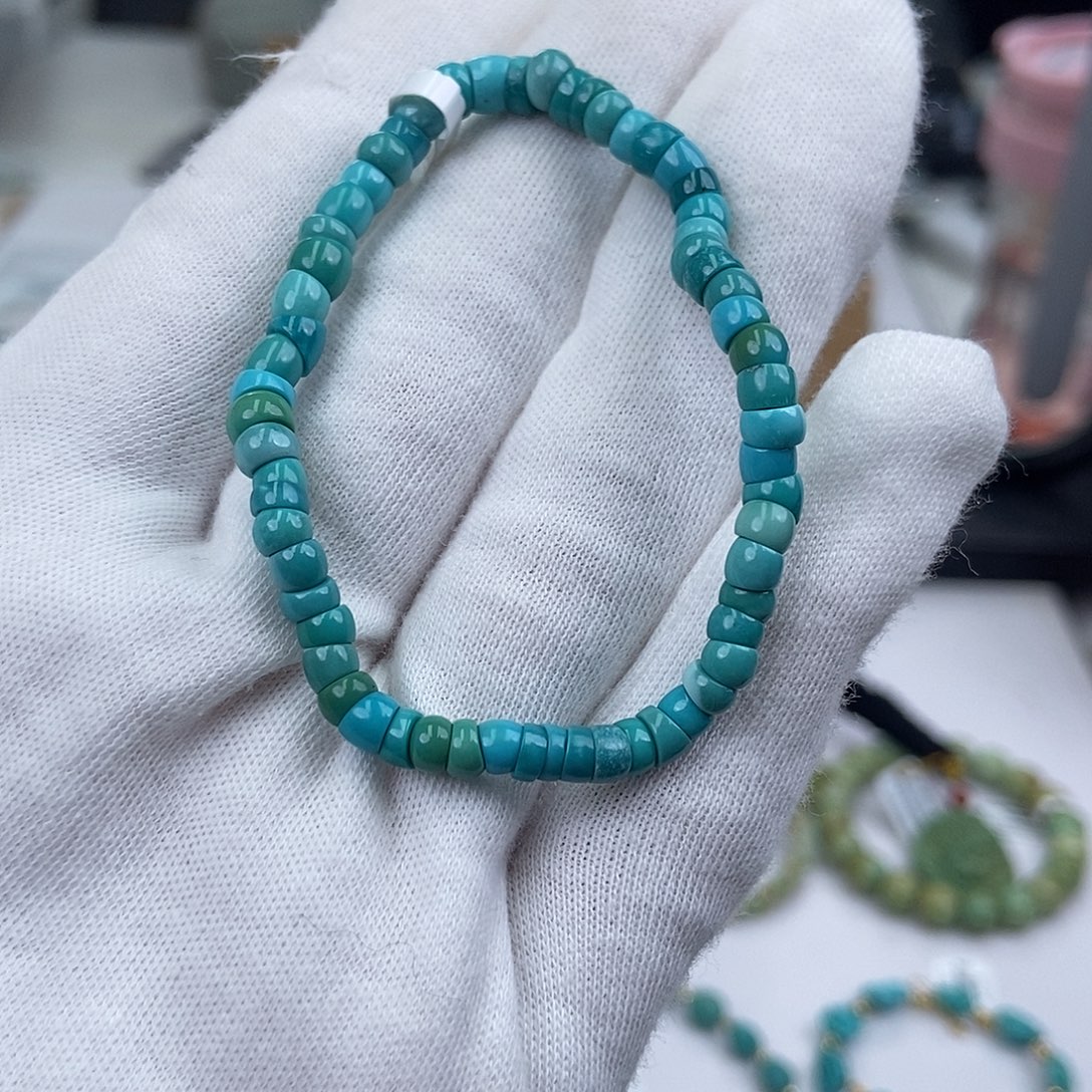 绿松石未镶嵌珠宝奇石