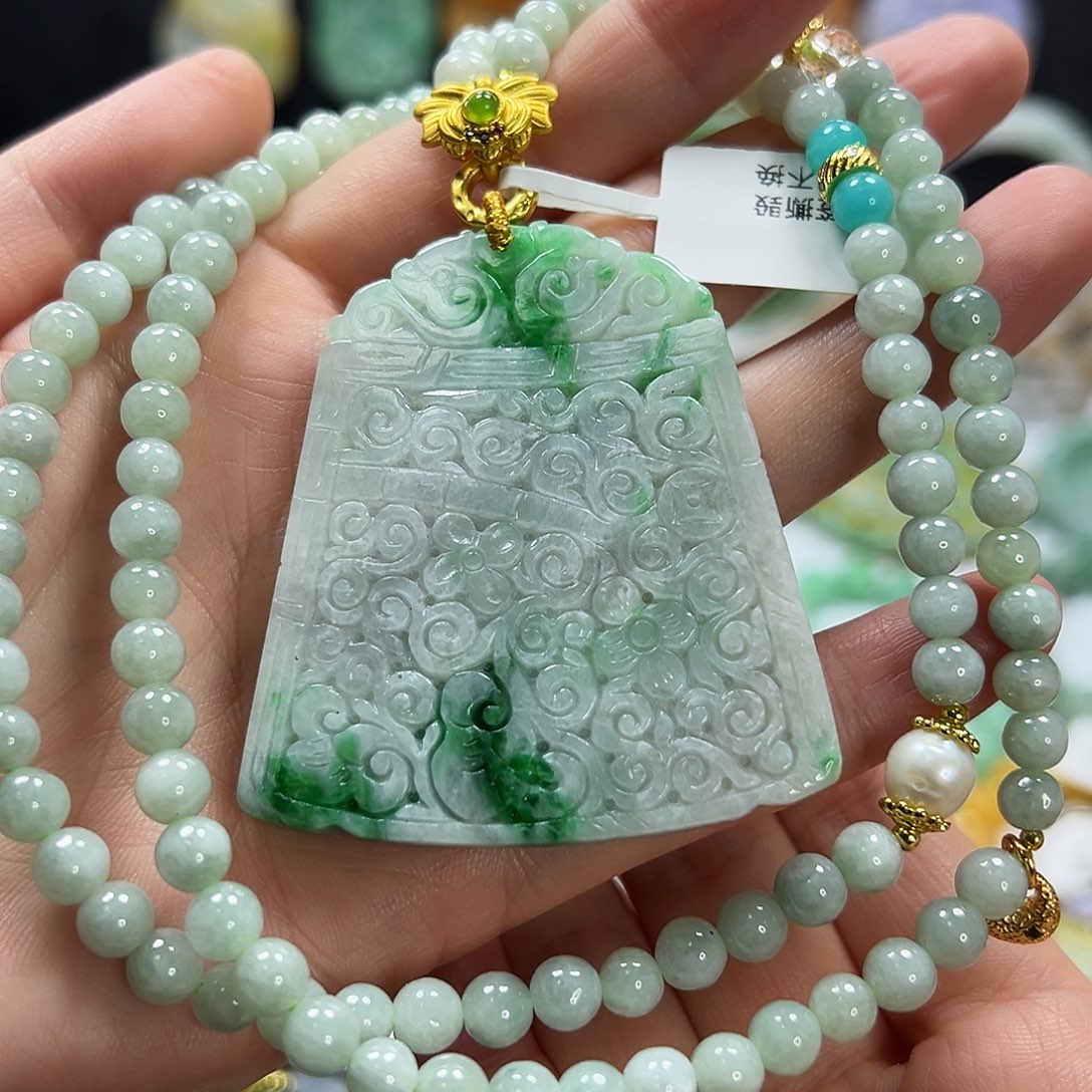 翡翠未镶嵌颈饰吊坠