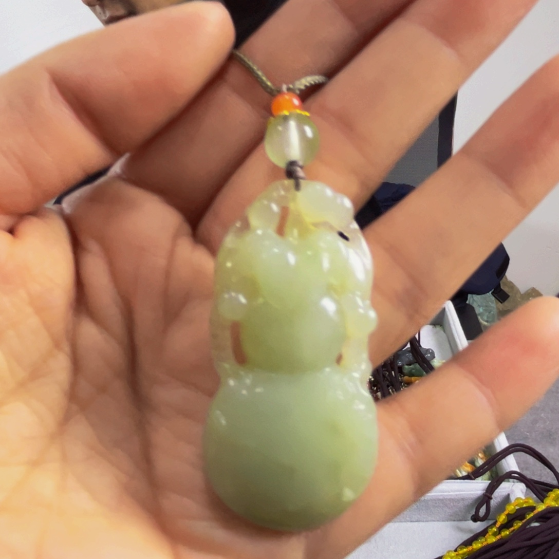 蛇纹石玉未镶嵌颈饰