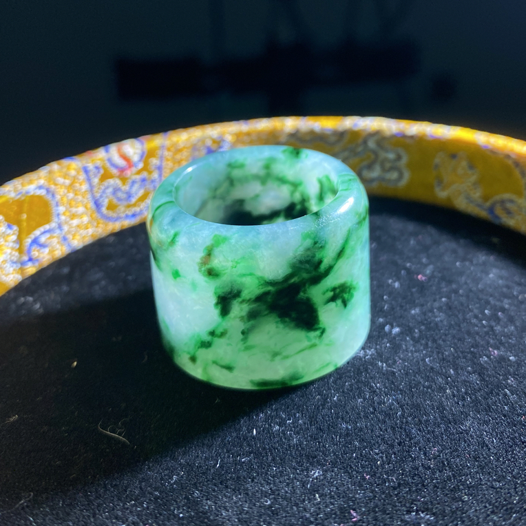 翡翠辣绿飘花宽边素面男款扳指22mm