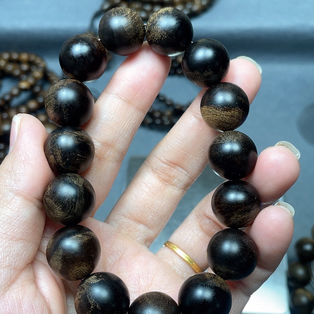 沉香手串白棋瘤疤1.5