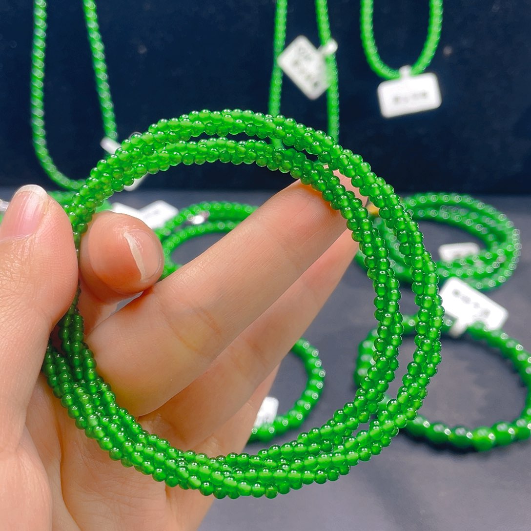 翡翠未镶嵌颈饰  