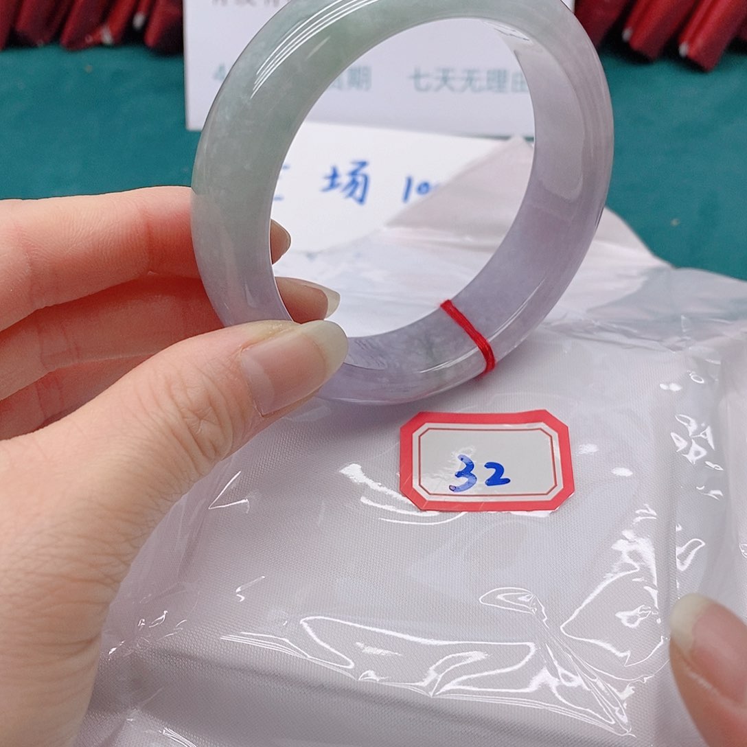翡翠手镯未镶嵌不*.3222222222