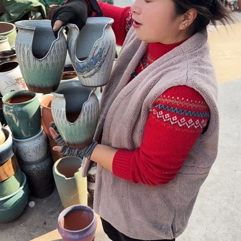 口13高18瑕疵盆子。