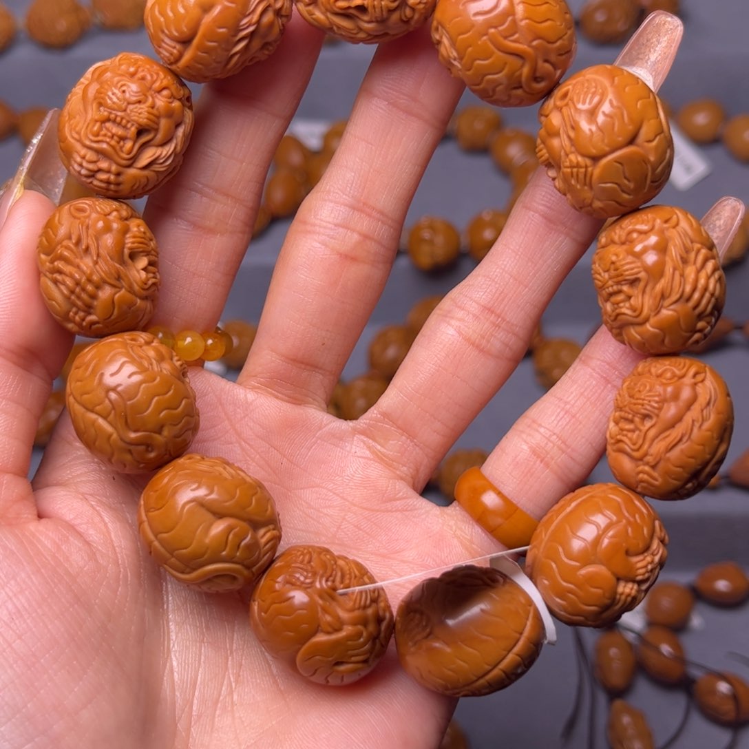 橄榄核吊坠1.8虎虎生威