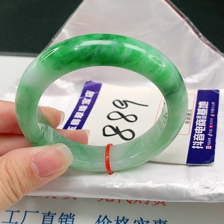翡翠手镯未镶嵌翡翠