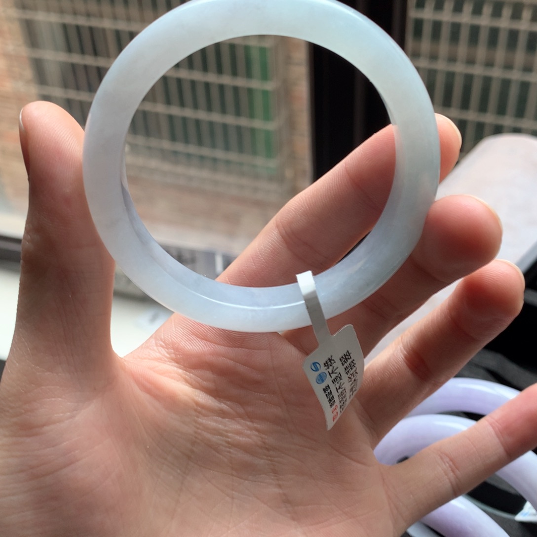 翡翠手镯未镶嵌翡翠手镯