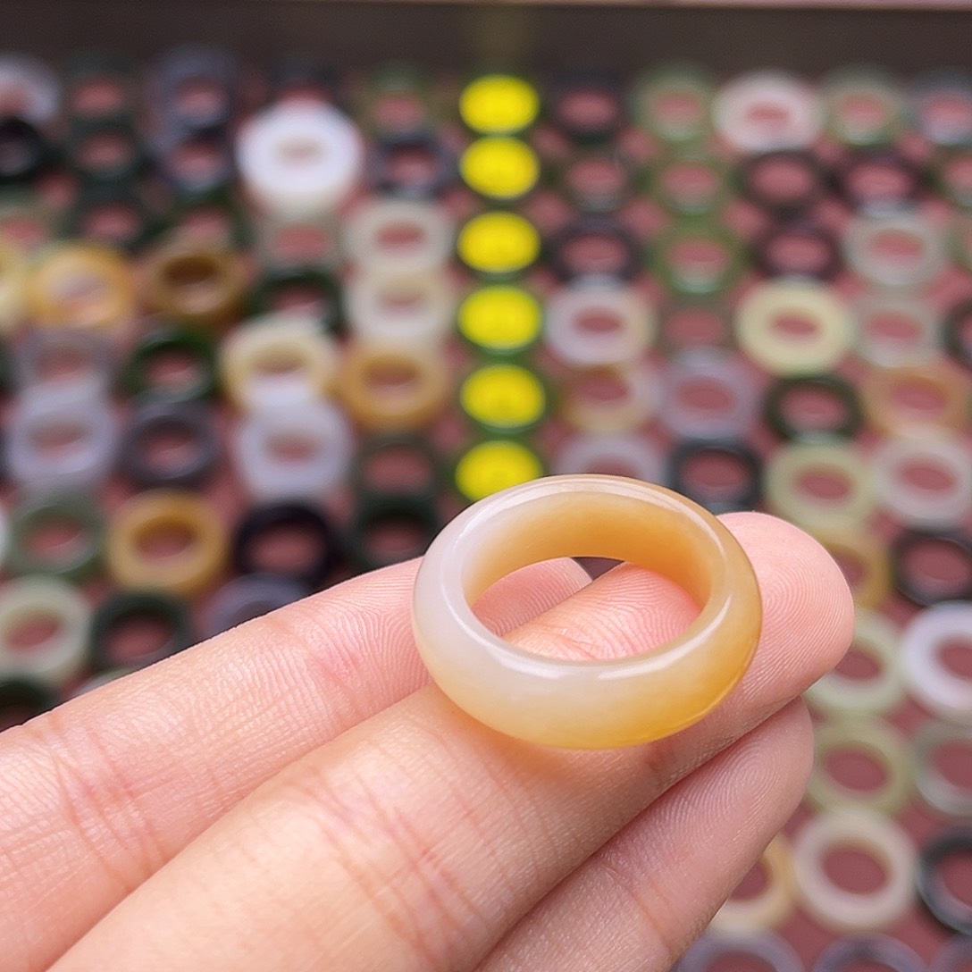 和田玉未镶嵌戒指12码渐变糖 无鉴赏