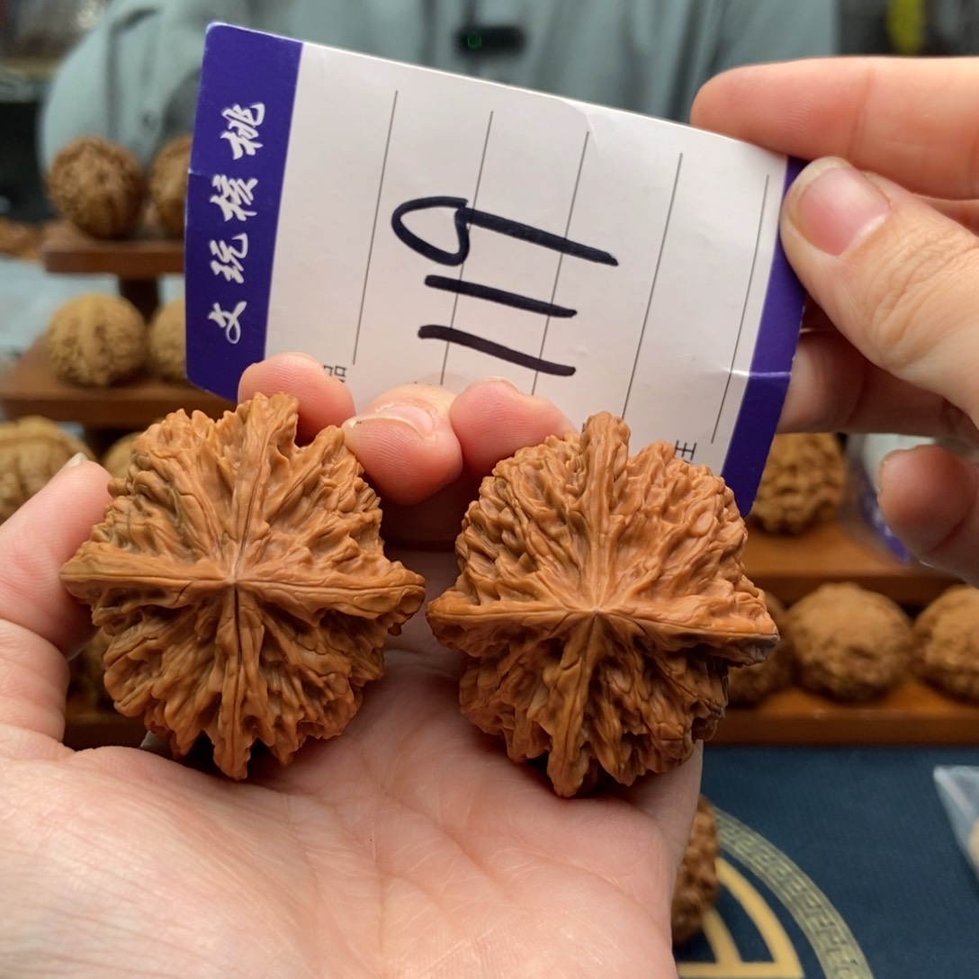 文玩核桃吊坠46四棱