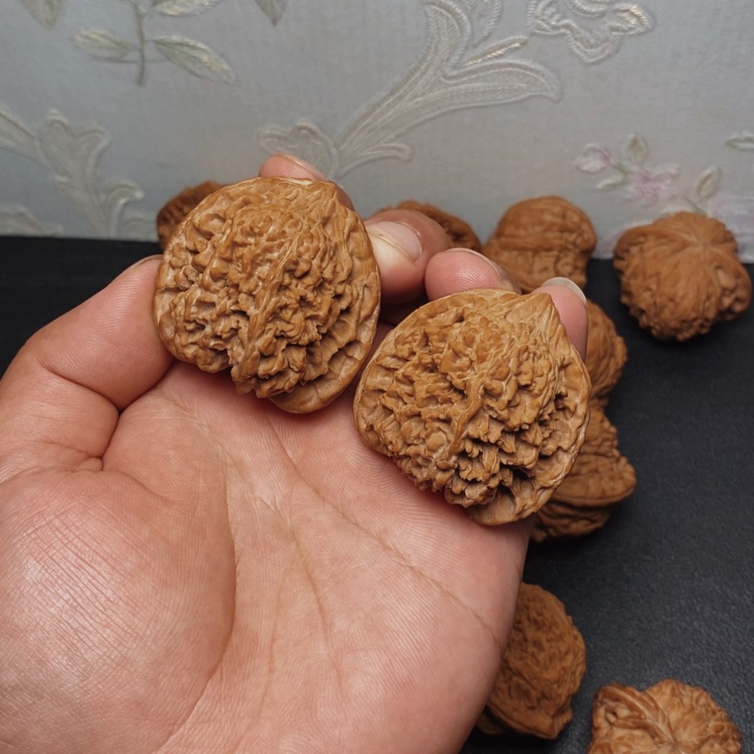文玩核桃把件红皮满天星