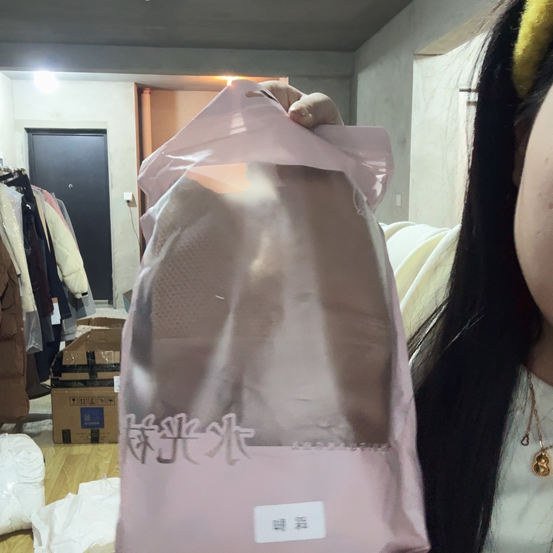 聚酯纤维踩脚的 打底裤。 