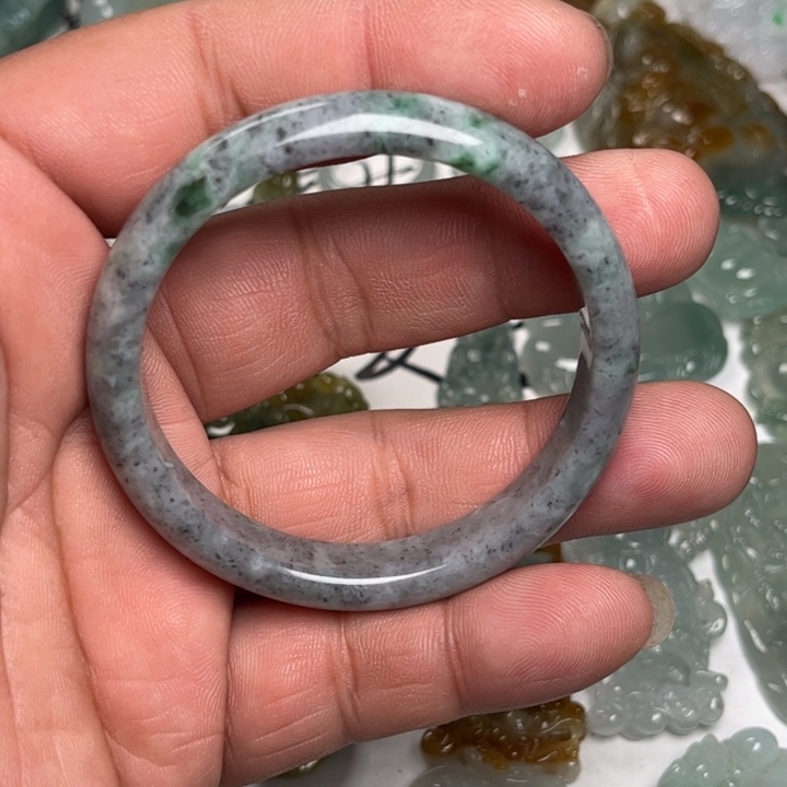 翡翠未镶嵌颈饰手镯