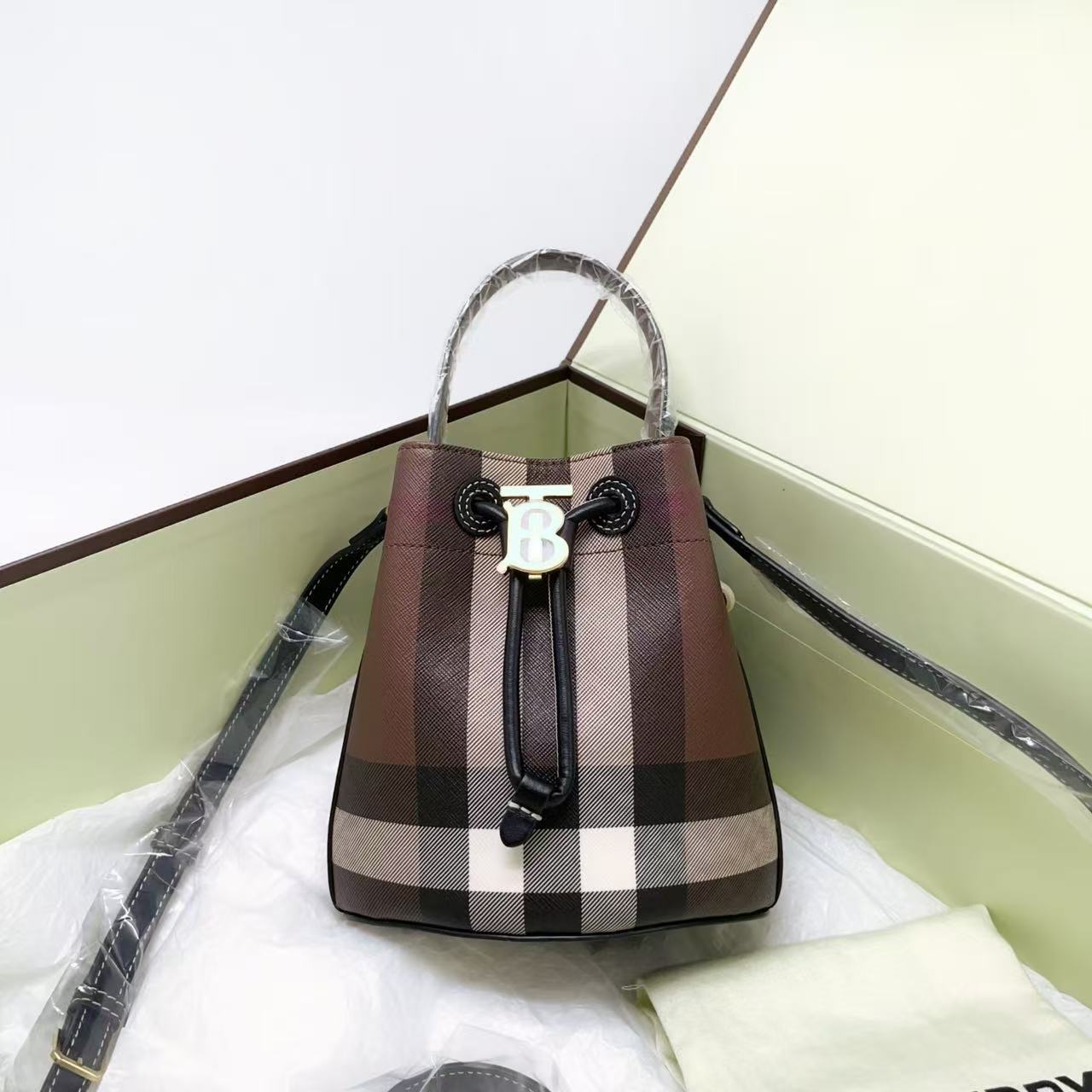 95新 BURBERRY/博柏利 巴宝莉条纹水桶4743/二奢包包
