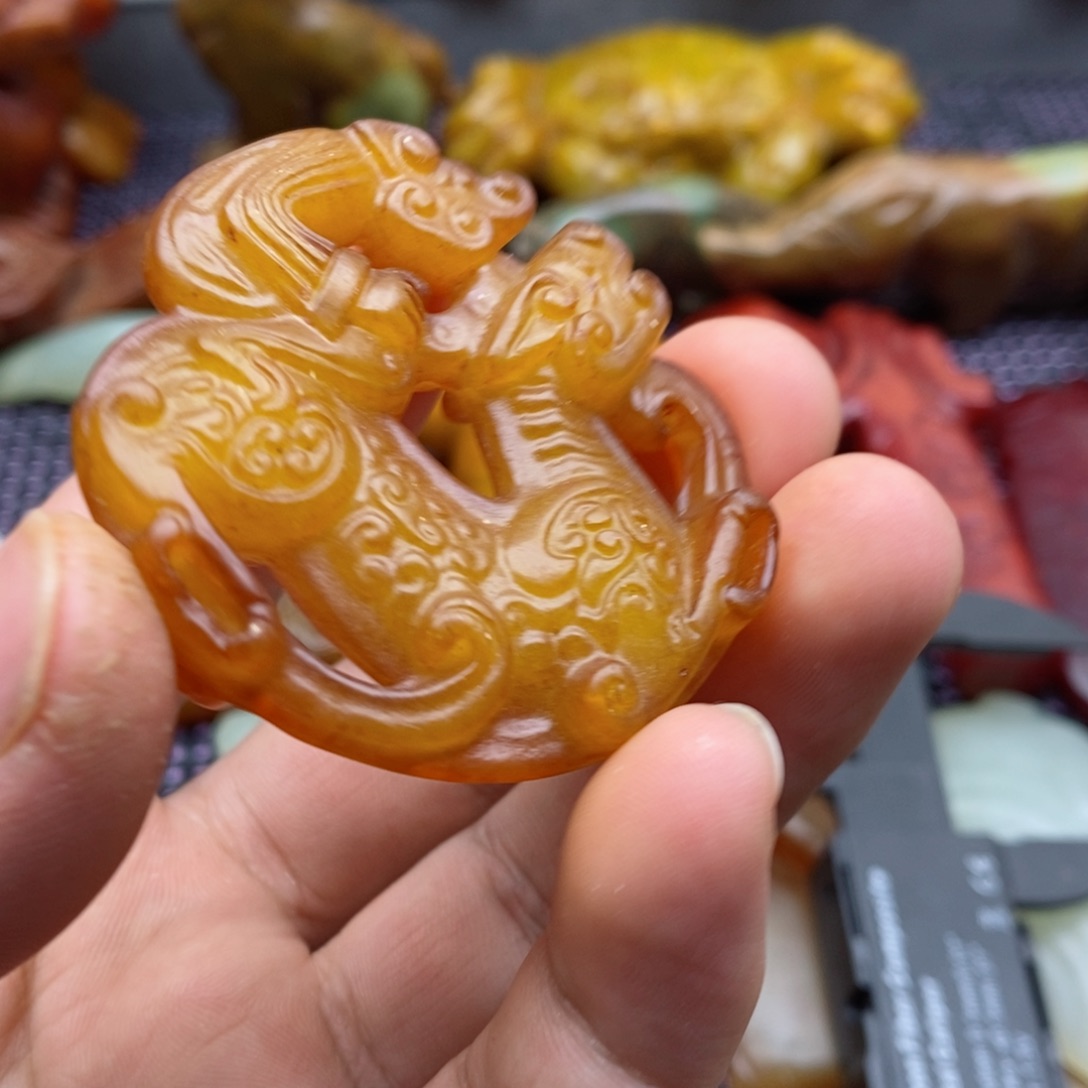 蛇纹石玉颈饰未镶嵌