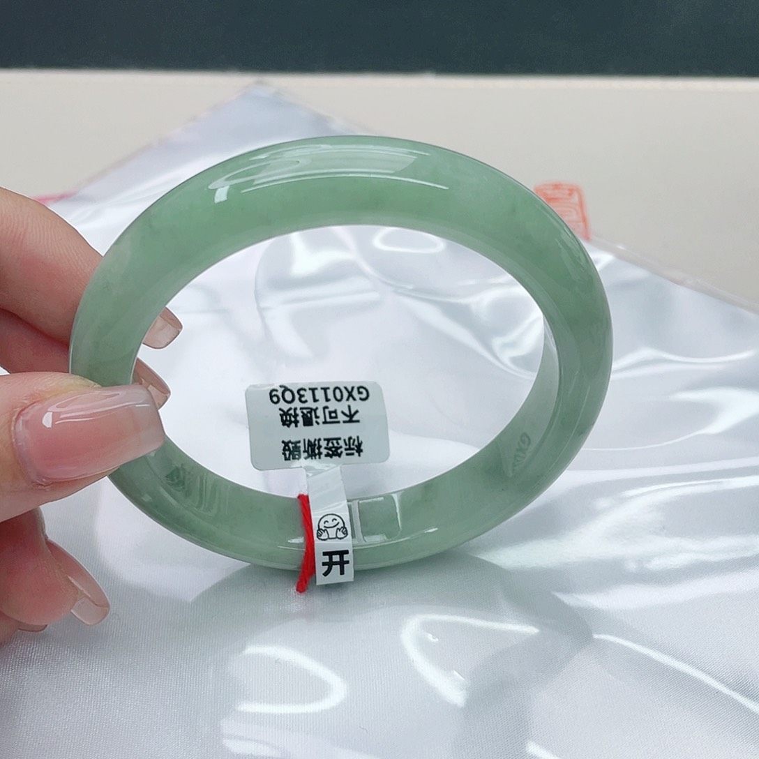 翡翠手镯未镶嵌正60.6