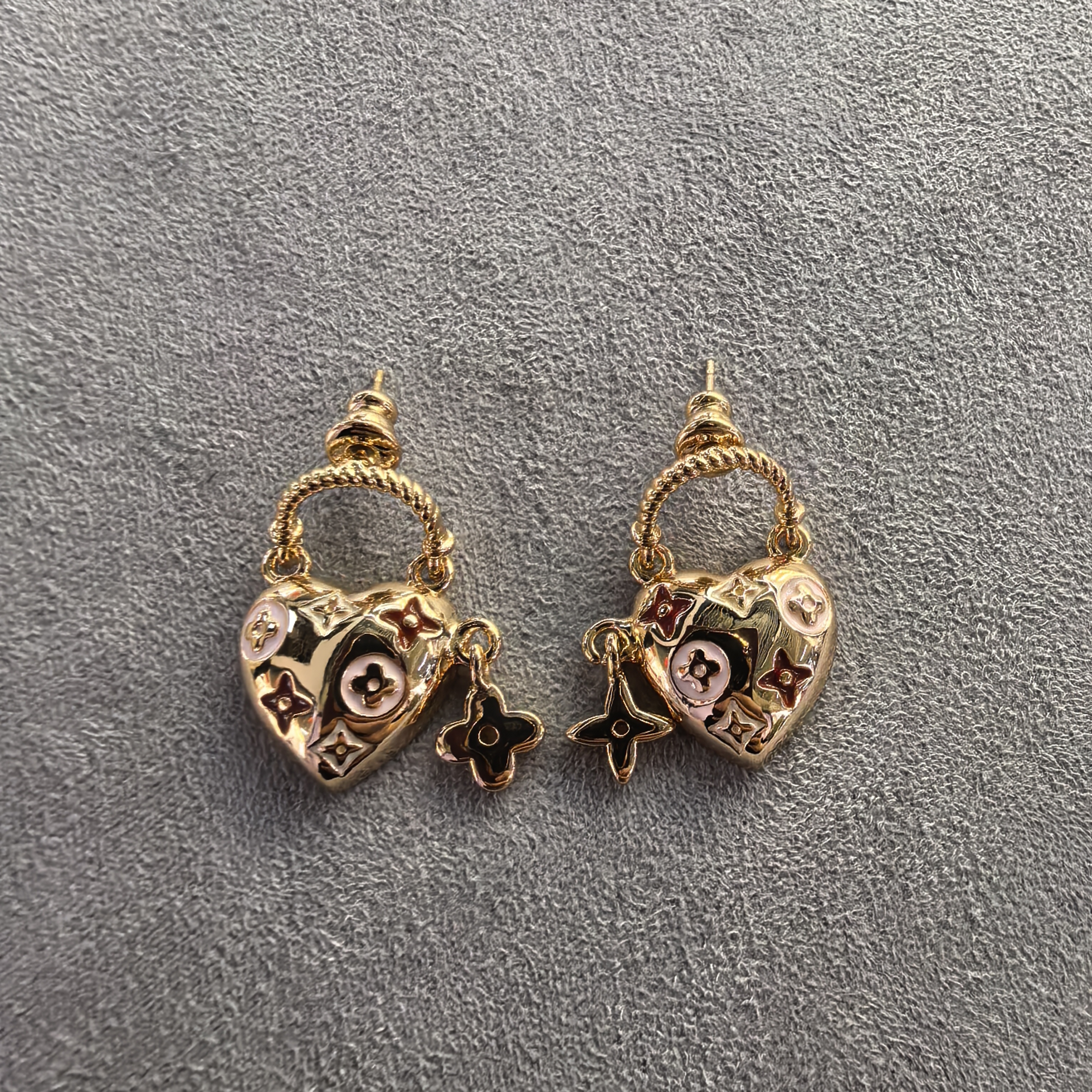 D509金色爱心小背包四叶花花耳钉耳饰