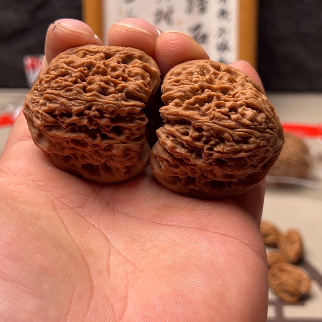 一***疼文玩核桃把件南疆43黄点