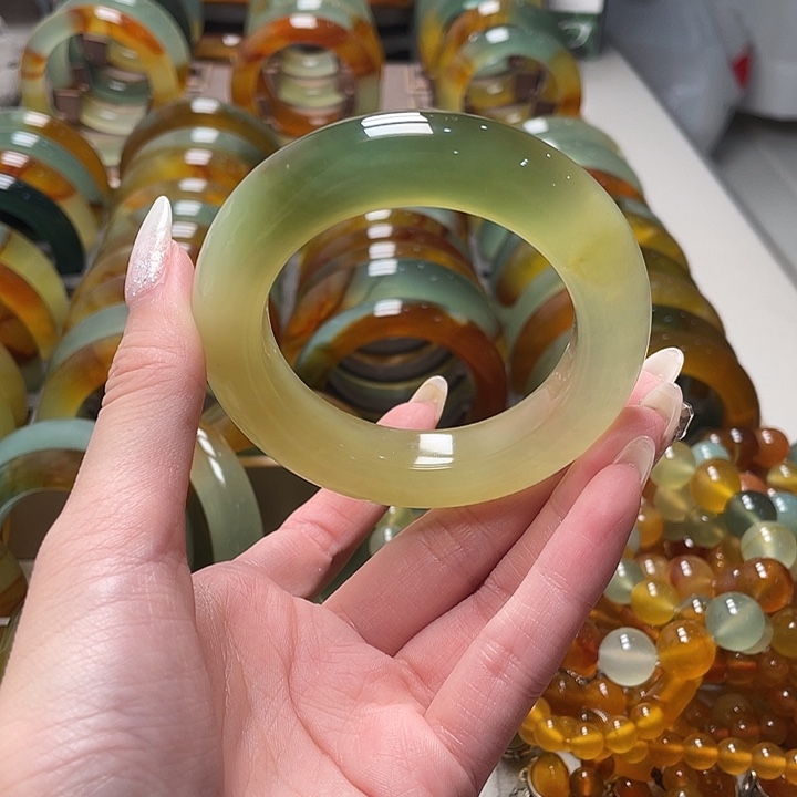 卷***面蛇纹石玉未镶嵌手镯54