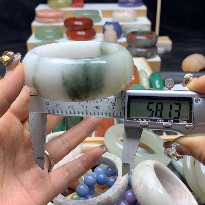 未镶嵌手镯石英质玉