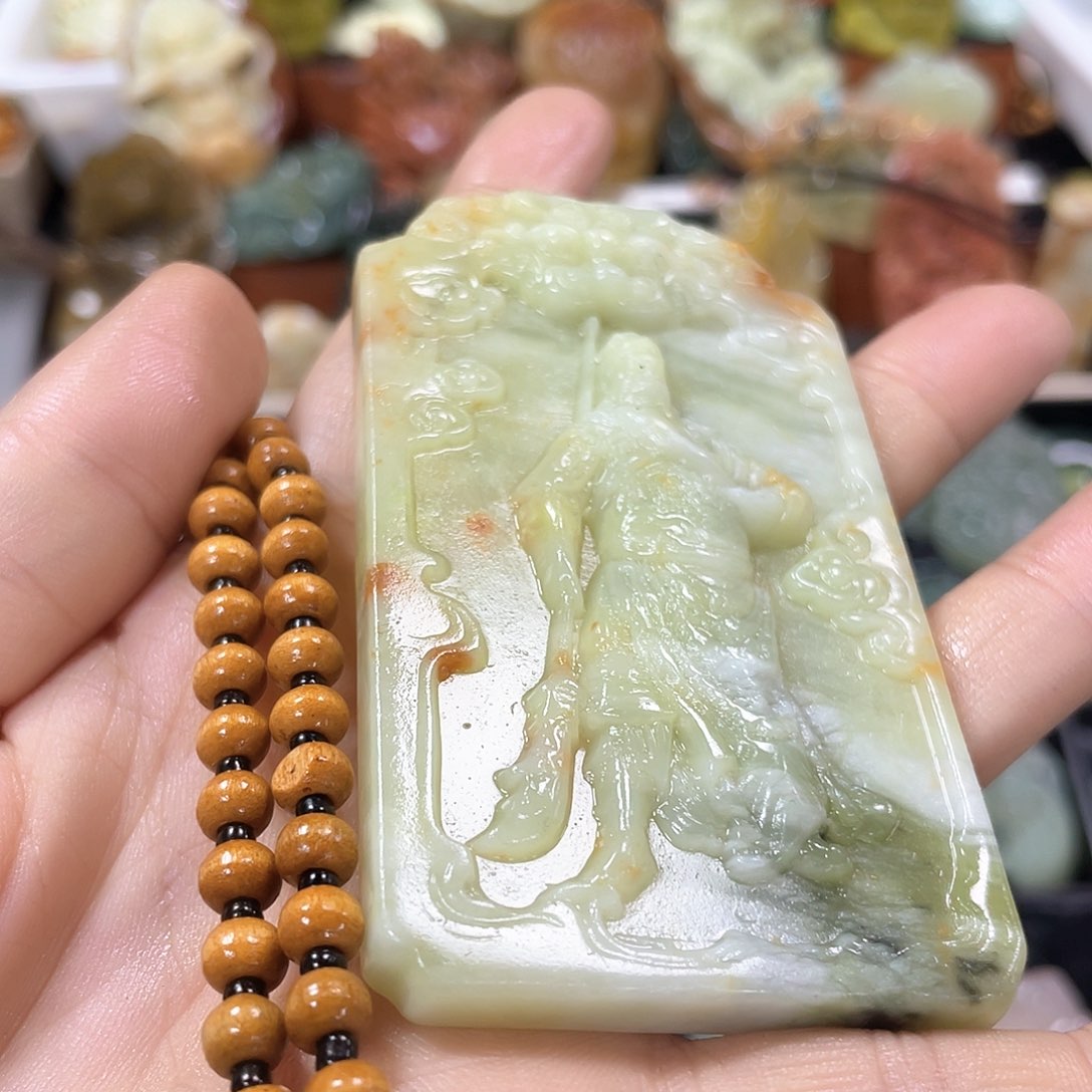 蛇纹石玉颈饰未镶嵌