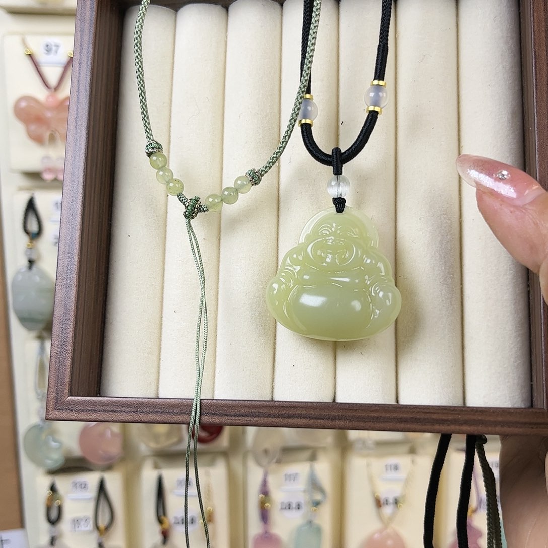 石英质玉未镶嵌颈饰