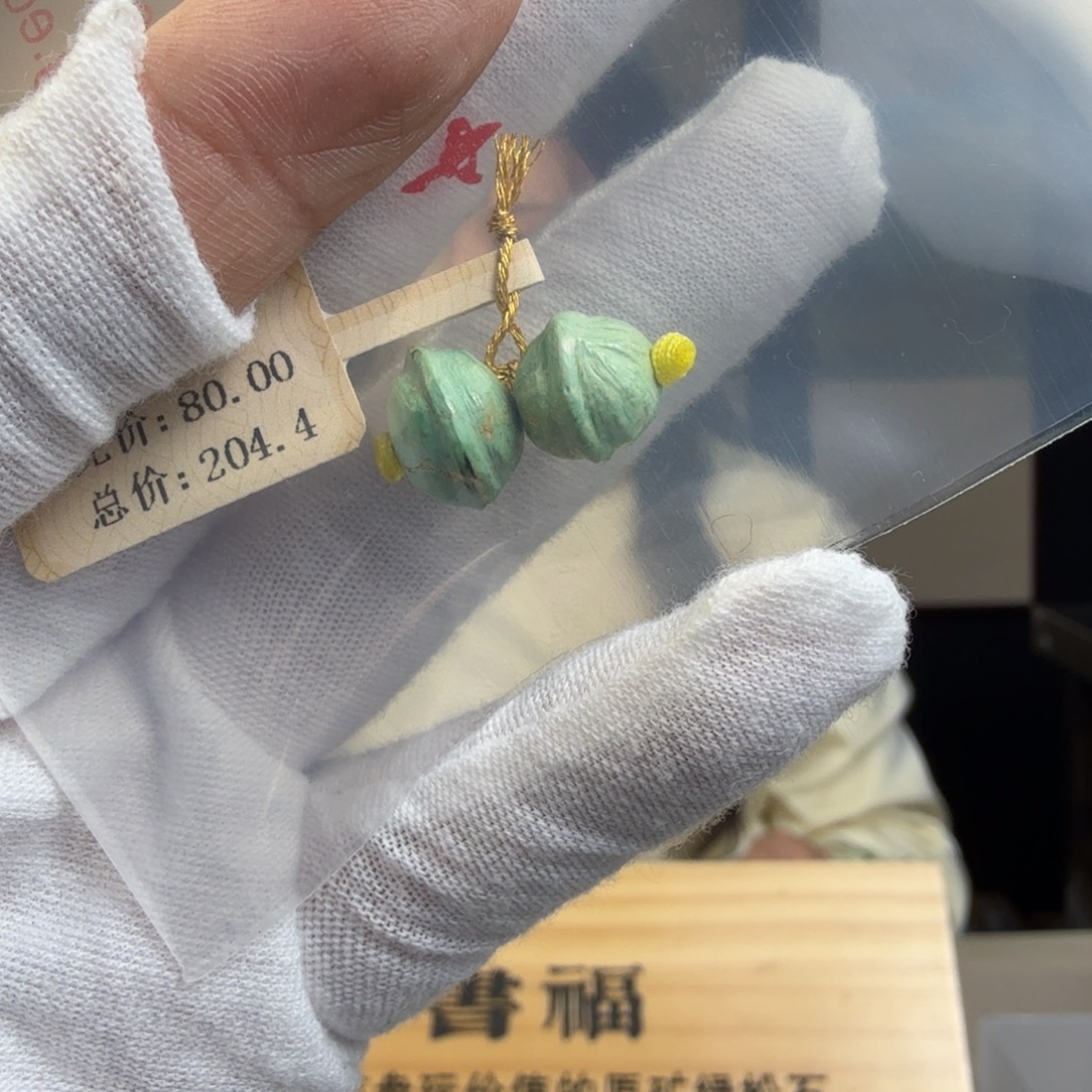 看***坑绿松石未镶嵌珠宝奇石