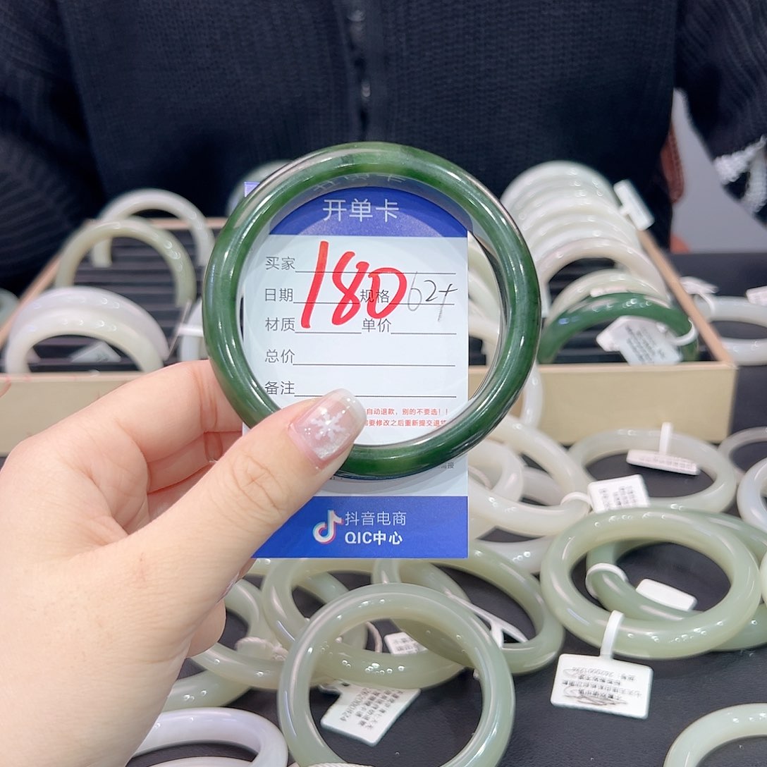 和田玉手镯未镶嵌怪**旧