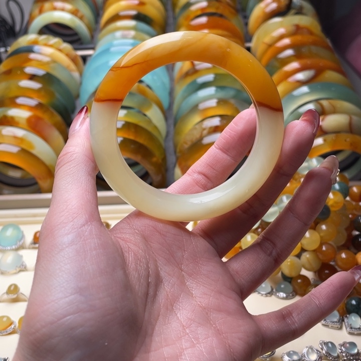 蛇纹石玉手镯未镶嵌56.6