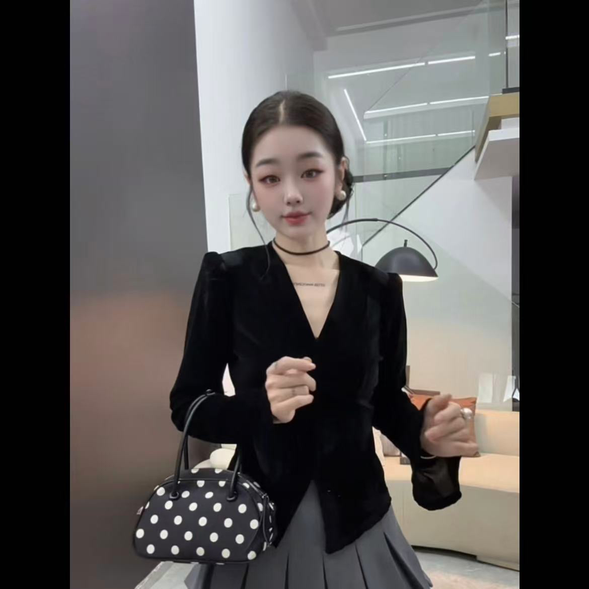泡泡长袖v领金丝绒衬衫女早秋冬高级感收腰显瘦内搭打底上衣短款