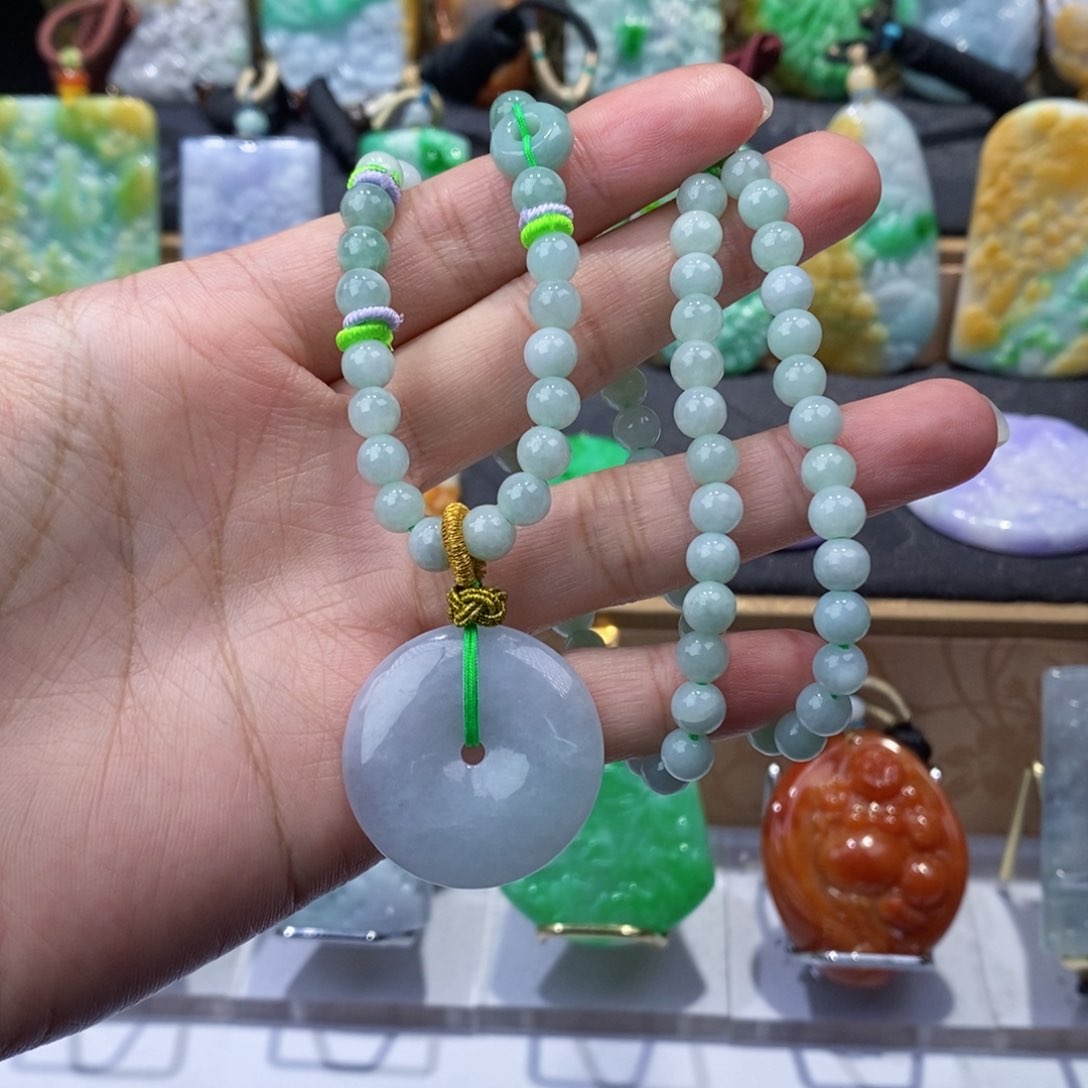 翡翠未镶嵌颈饰平安扣