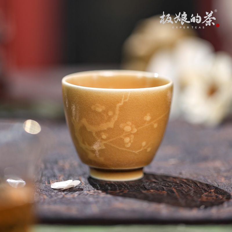 板娘的茶 敬山田黄釉下非本泥堆雕梅花小客杯30ml 复古