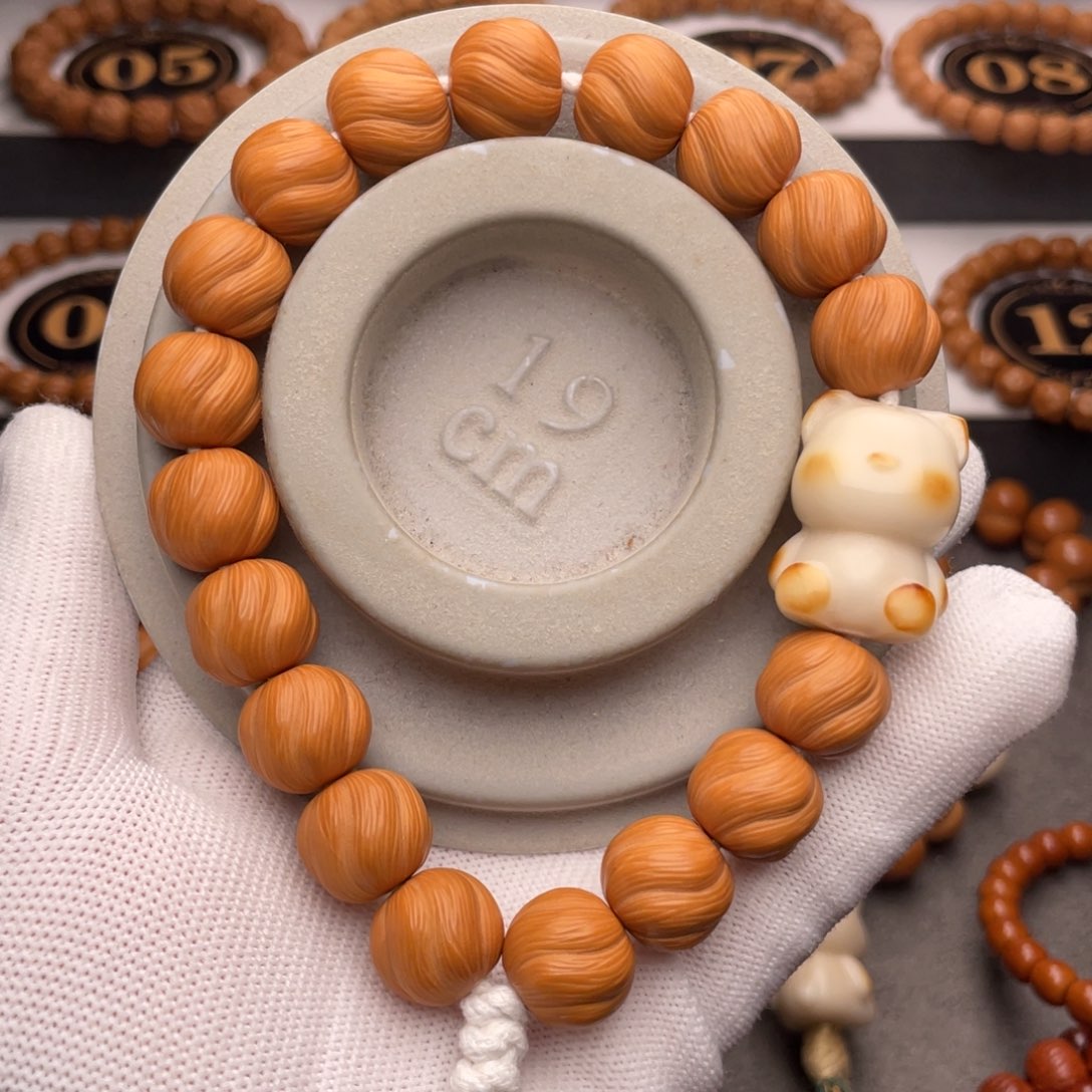 猴头核桃手串卷卷酥搭配饰