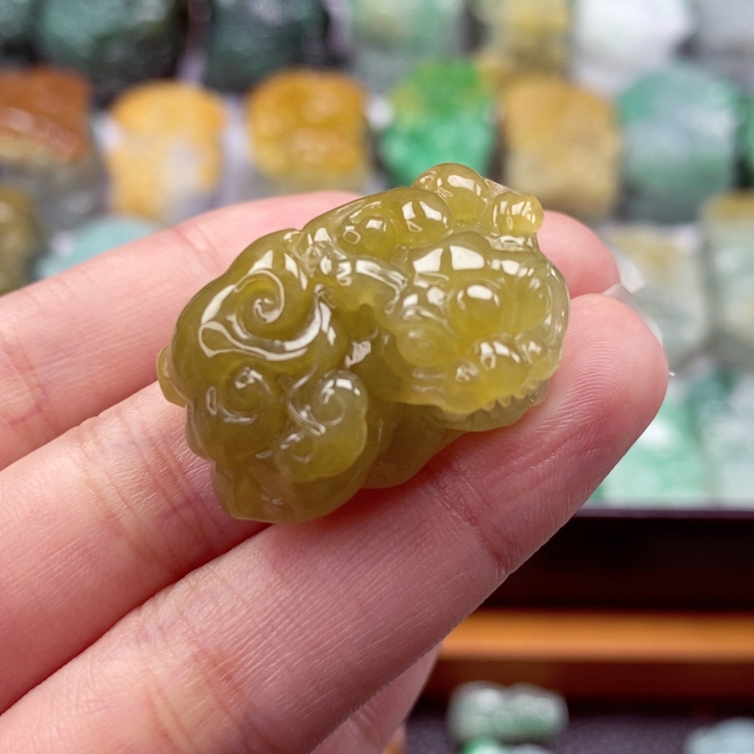 翡翠颈饰未镶嵌翡翠