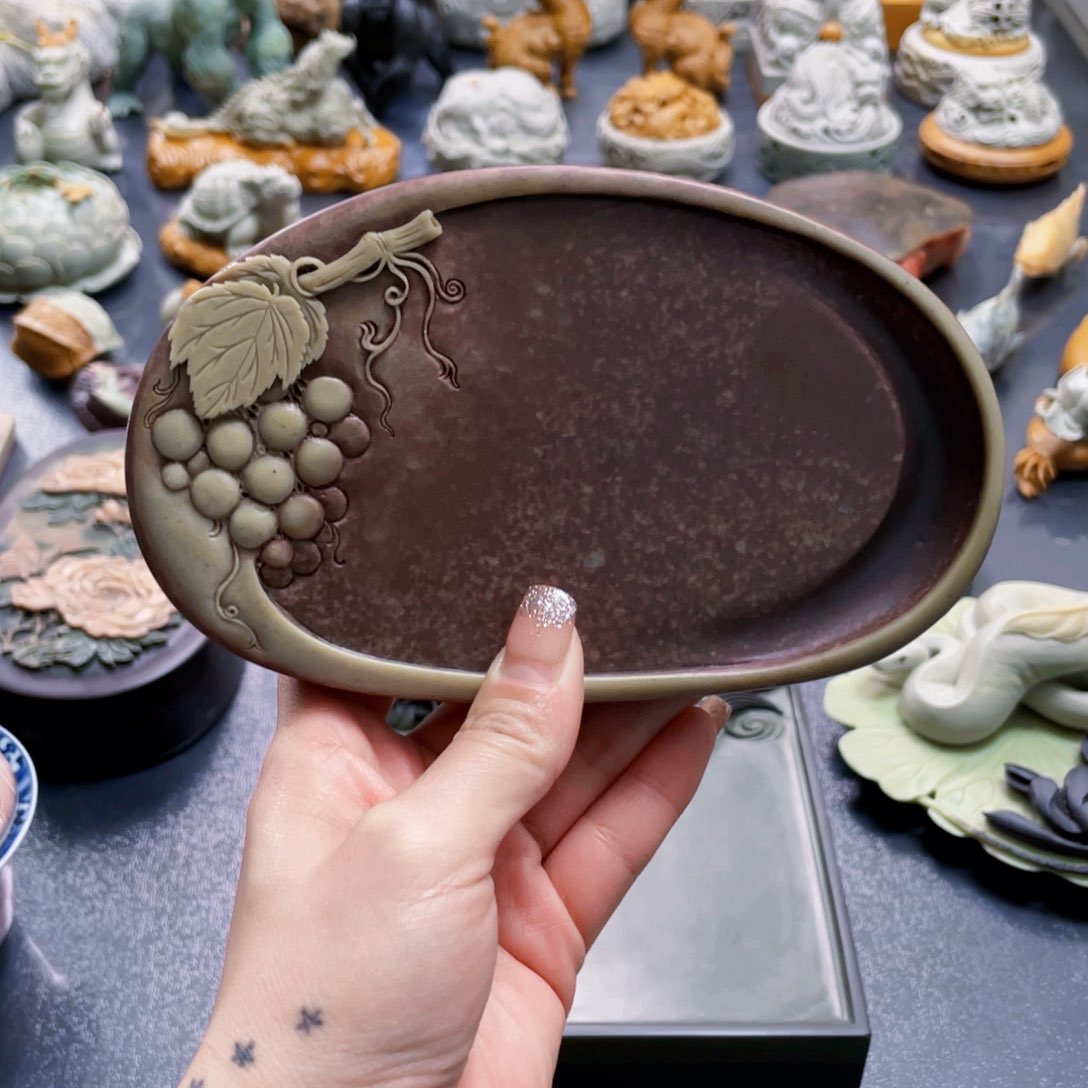 葡萄壶承紫袍玉带石