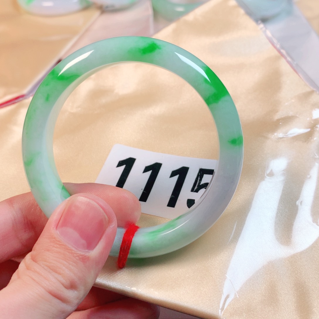 翡翠手镯未镶嵌翡翠手镯1115