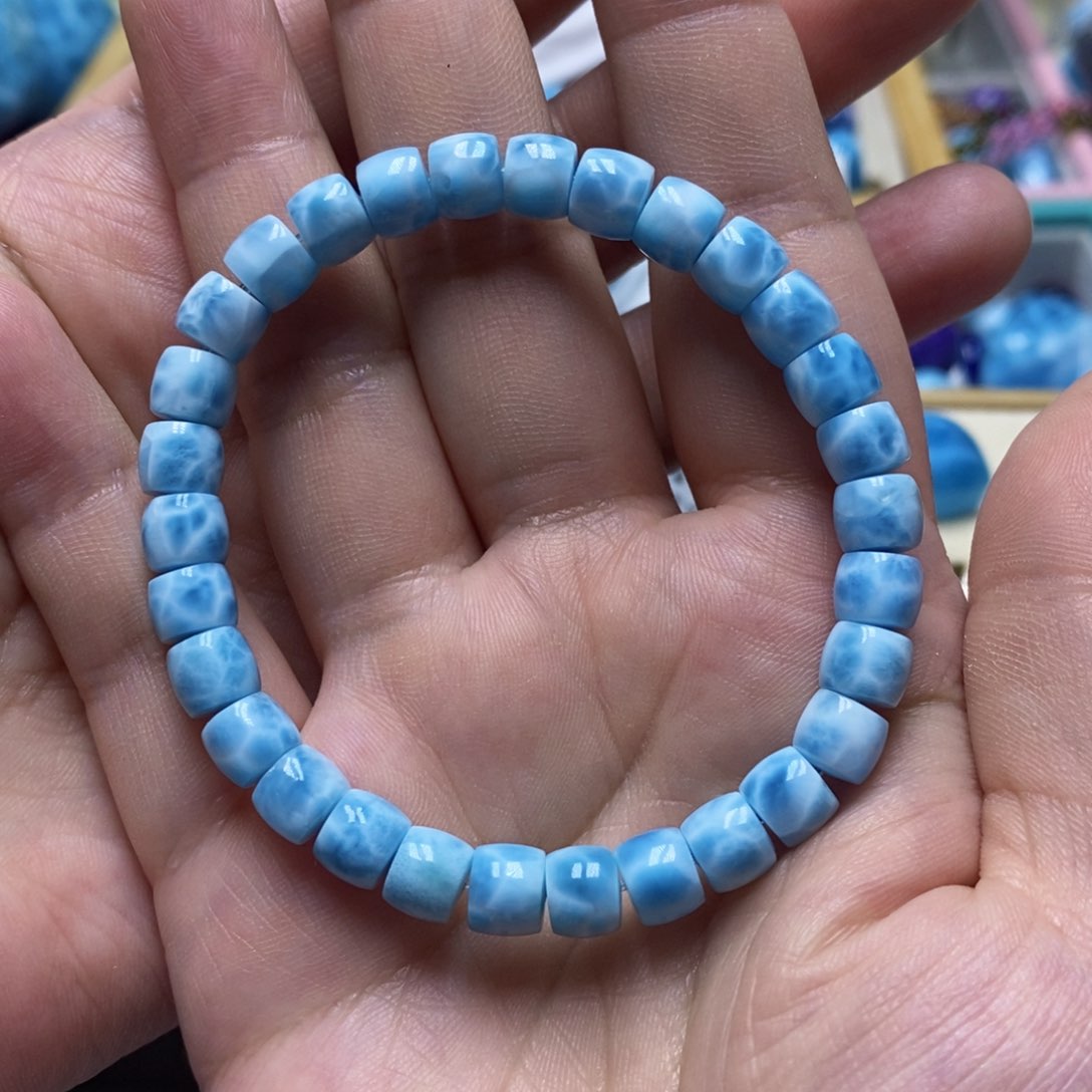 未镶嵌针钠钙石（海纹石）颈饰采*