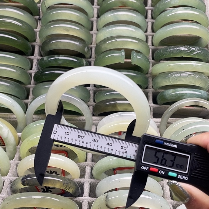 蛇纹石玉未镶嵌手镯237