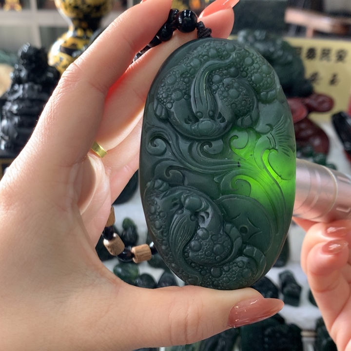 蛇纹石玉未镶嵌颈饰