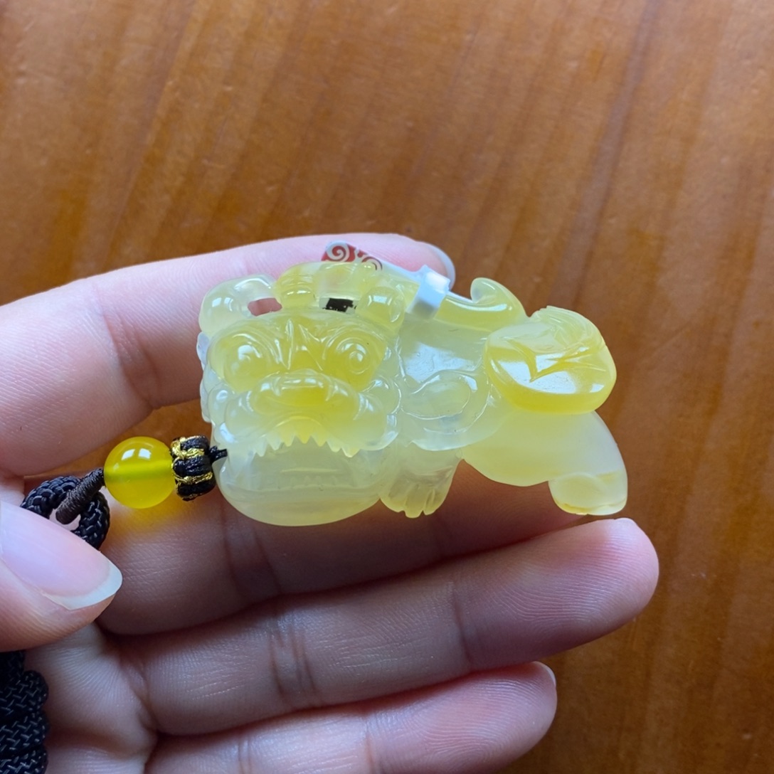 石英质玉（黄龙玉）未镶嵌颈饰