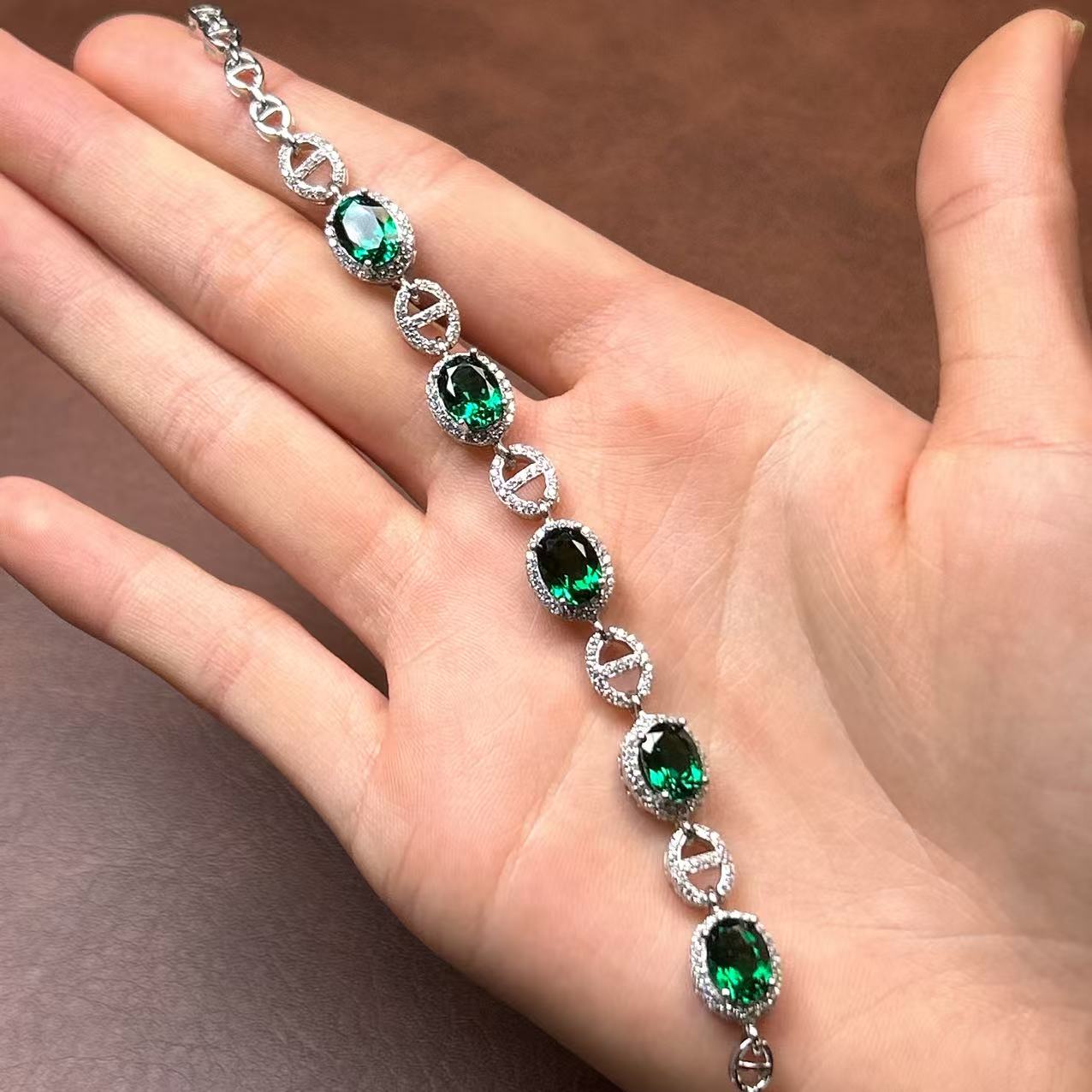 阿鲁沙-典藏轻奢培育祖母绿-精工银镀厚金手链443