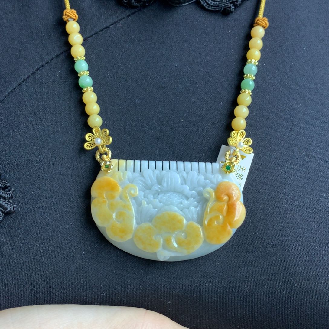 翡翠颈饰未镶嵌翡翠