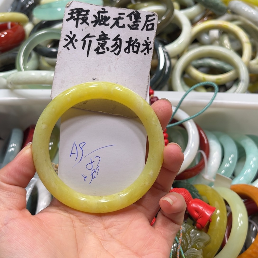 蛇纹石玉手镯未镶嵌