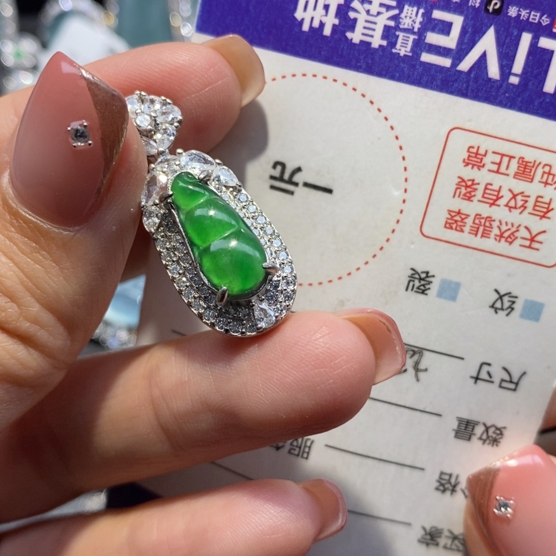 翡翠颈饰未镶嵌翡翠